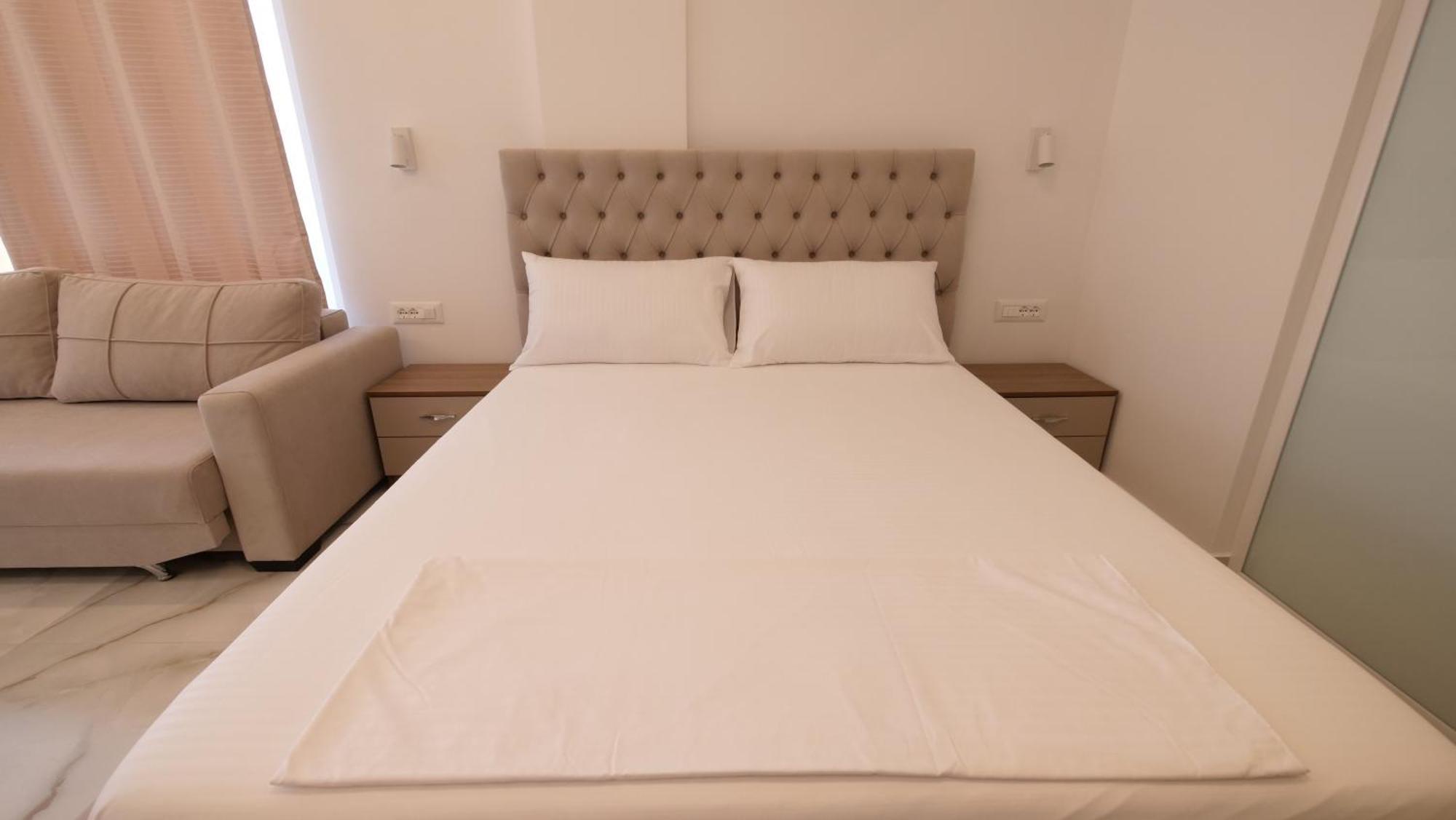 Blue Mare Apartments Sarandë Eksteriør billede