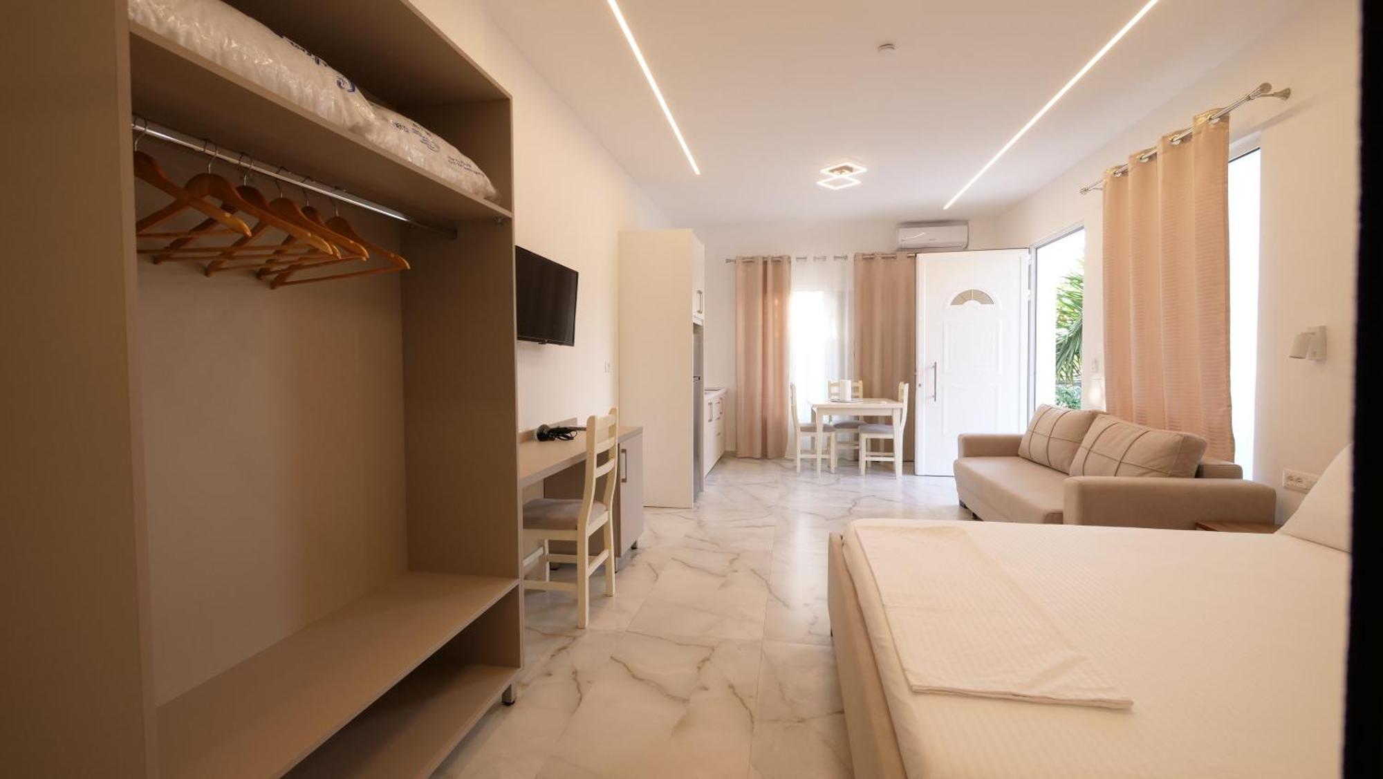 Blue Mare Apartments Sarandë Eksteriør billede
