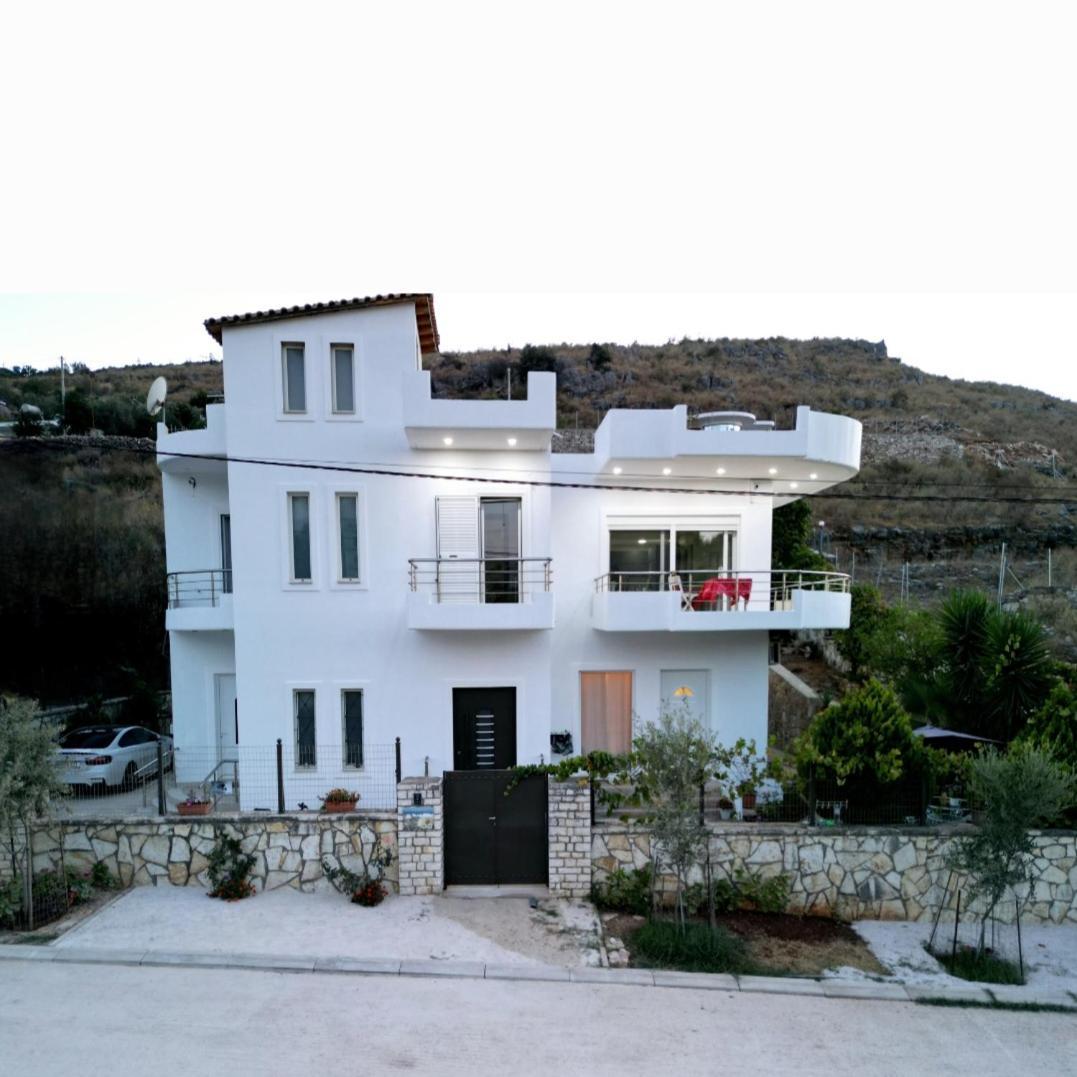 Blue Mare Apartments Sarandë Eksteriør billede