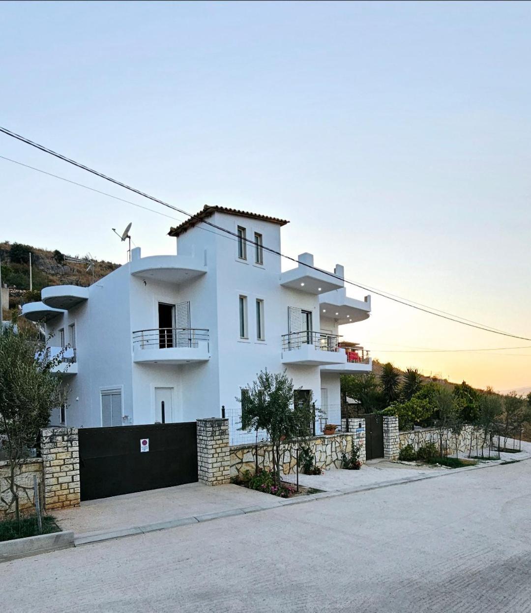 Blue Mare Apartments Sarandë Eksteriør billede