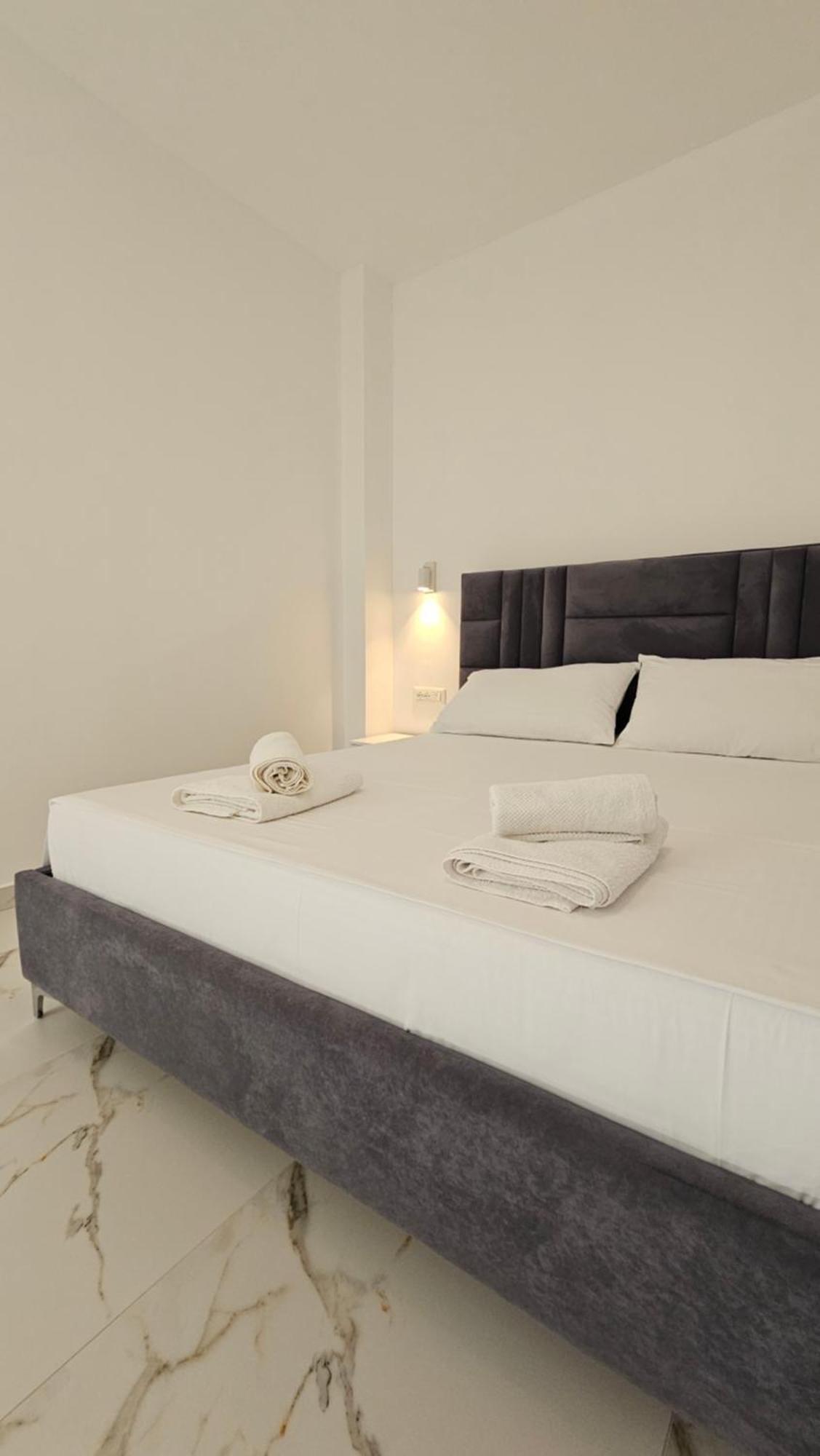 Blue Mare Apartments Sarandë Eksteriør billede